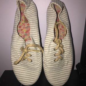 Roxy, NEW, NEVER WORN, slip on shoe
